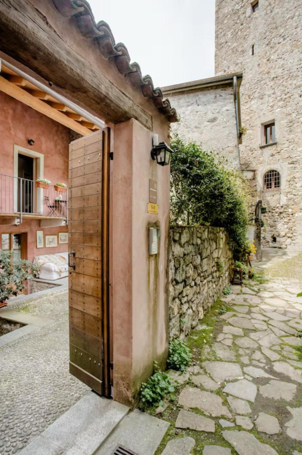 Alla Torre Del Barbarossa B&B Foresteria 만델로델라리오 외부 사진